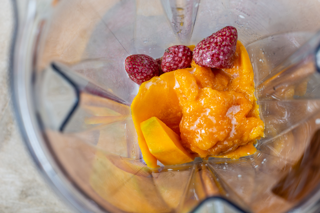 How to Make a Mango Smoothie