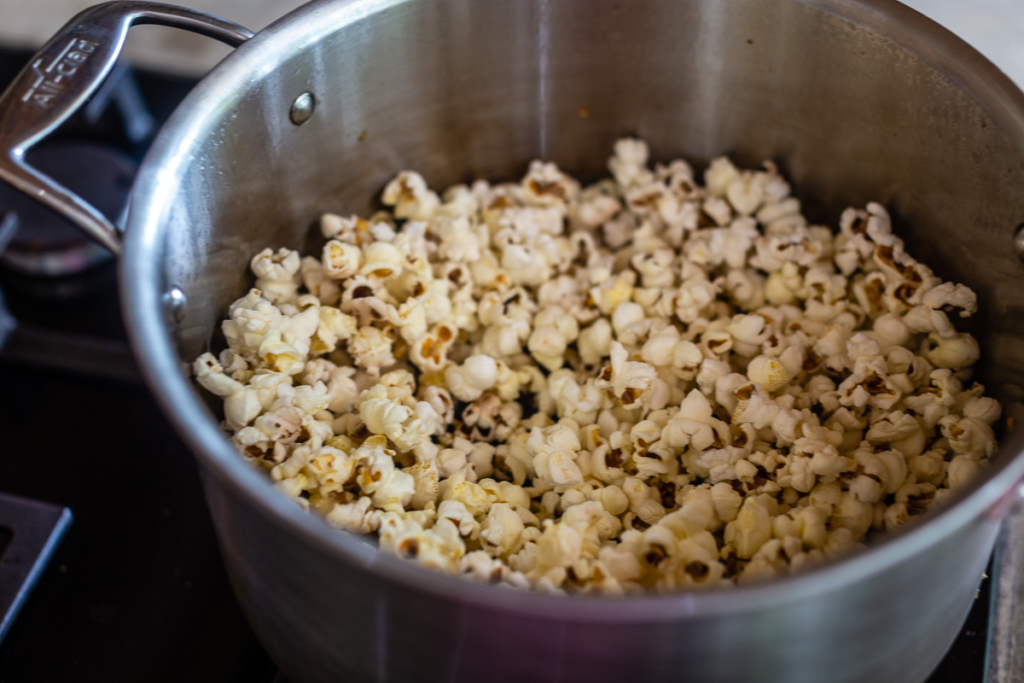 How to Make Caramel Popcorn
