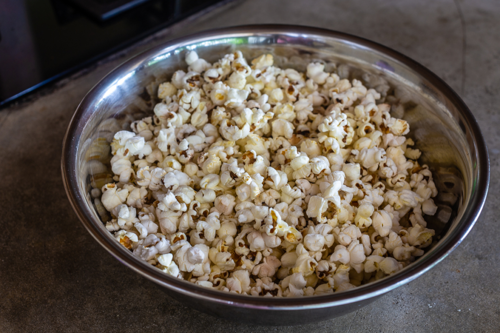 How to Make Caramel Popcorn
