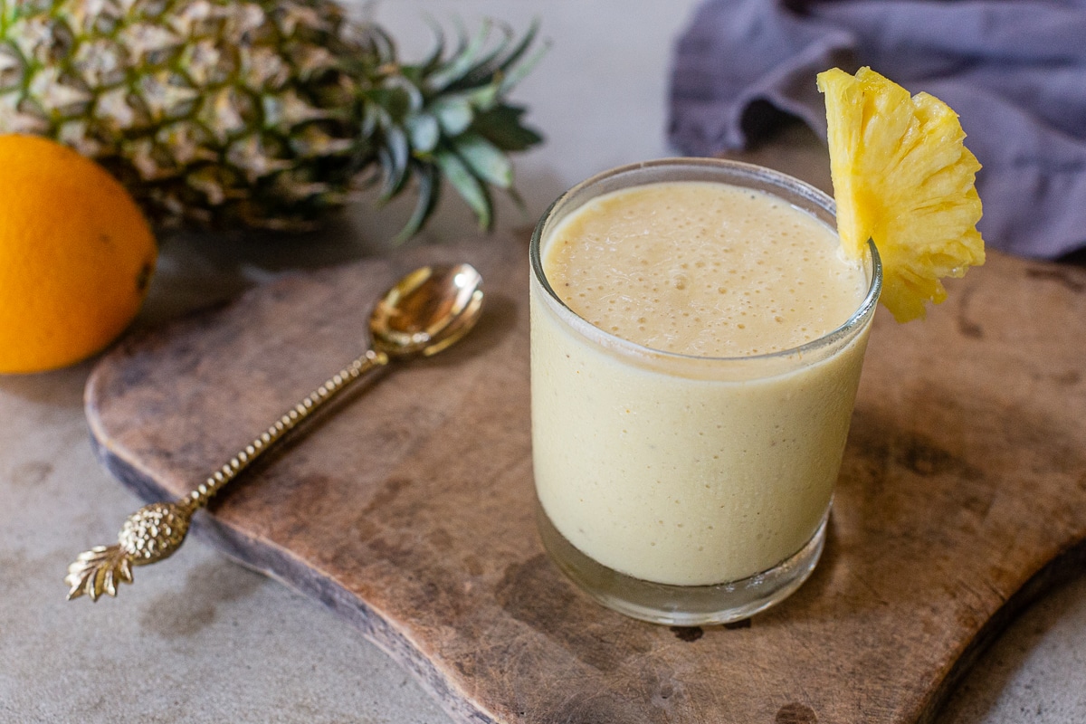 How to Make a Pineapple Smoothie