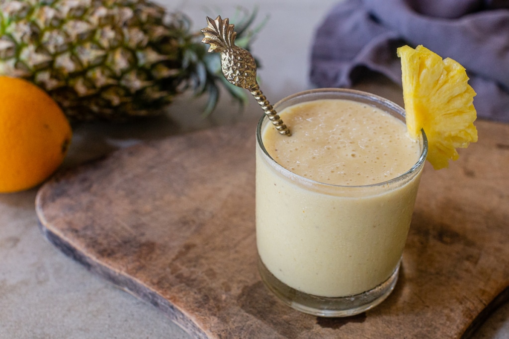 How to Make a Pineapple Smoothie